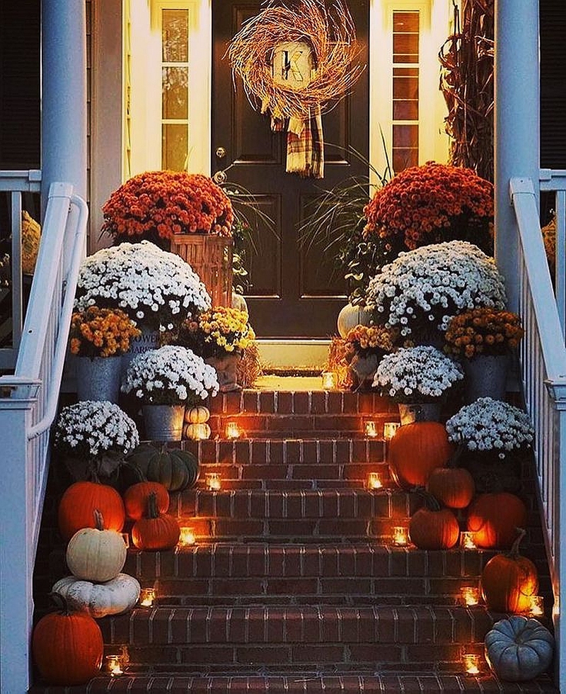 door stairs candle decoration