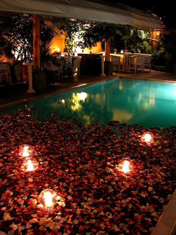 swimming pool candle decor