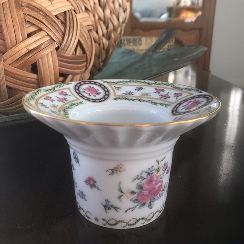 porcelain candle holder
